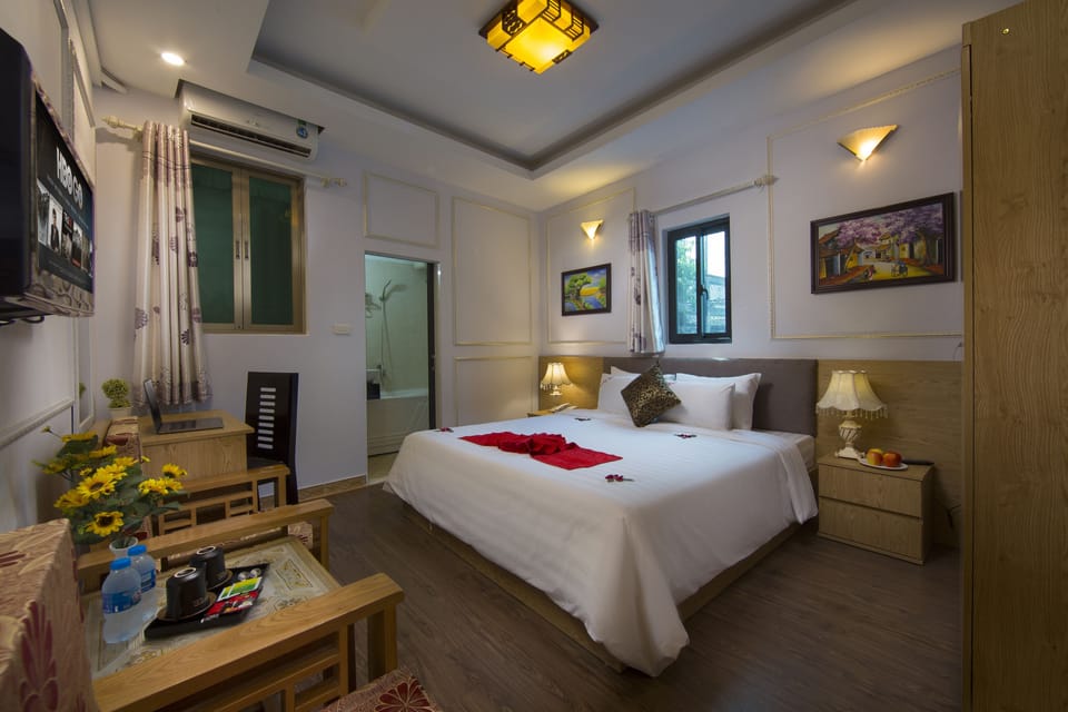 Deluxe Double Room | Minibar, in-room safe, individually decorated, individually furnished