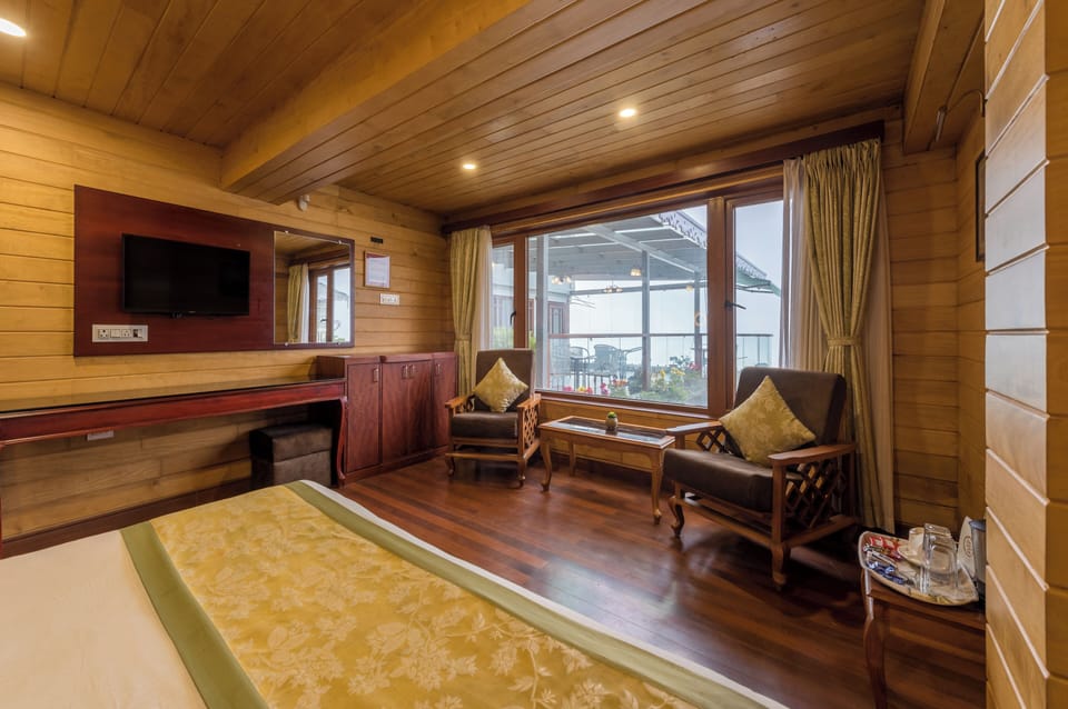 Luxury View Room | Premium bedding, soundproofing, iron/ironing board, free WiFi