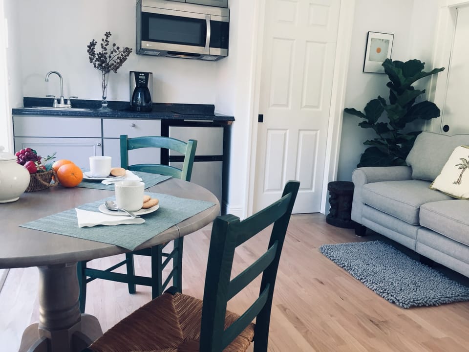 Kitchen and lounge area 