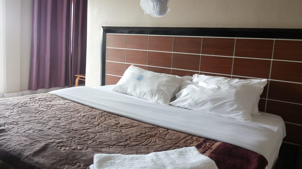 Executive Double Room | Egyptian cotton sheets, premium bedding, individually decorated