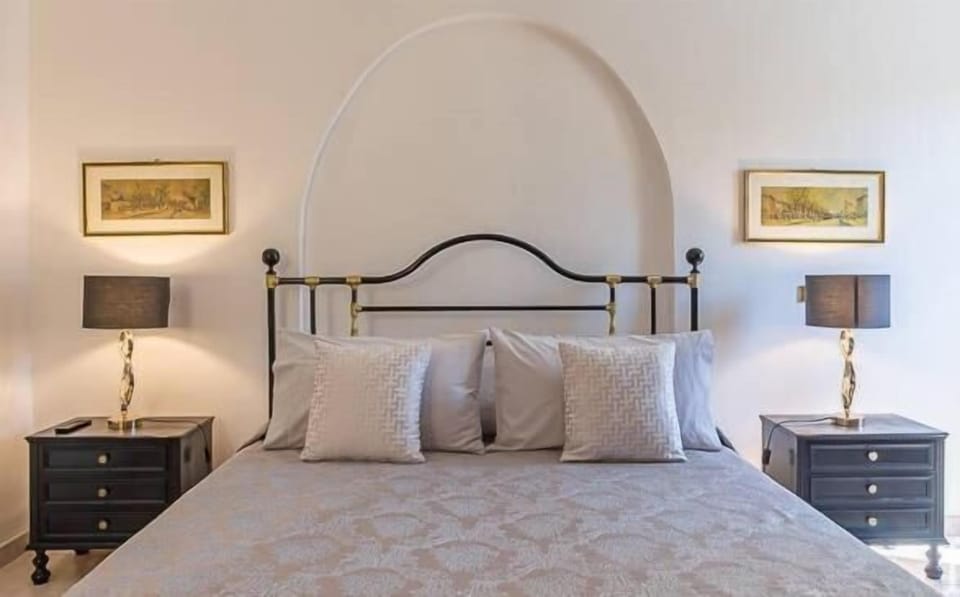 Desk, blackout drapes, free WiFi, bed sheets