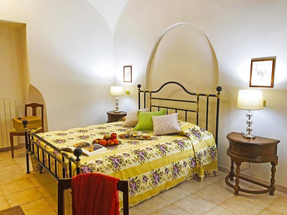 Camera Standard | Desk, blackout drapes, free WiFi, bed sheets