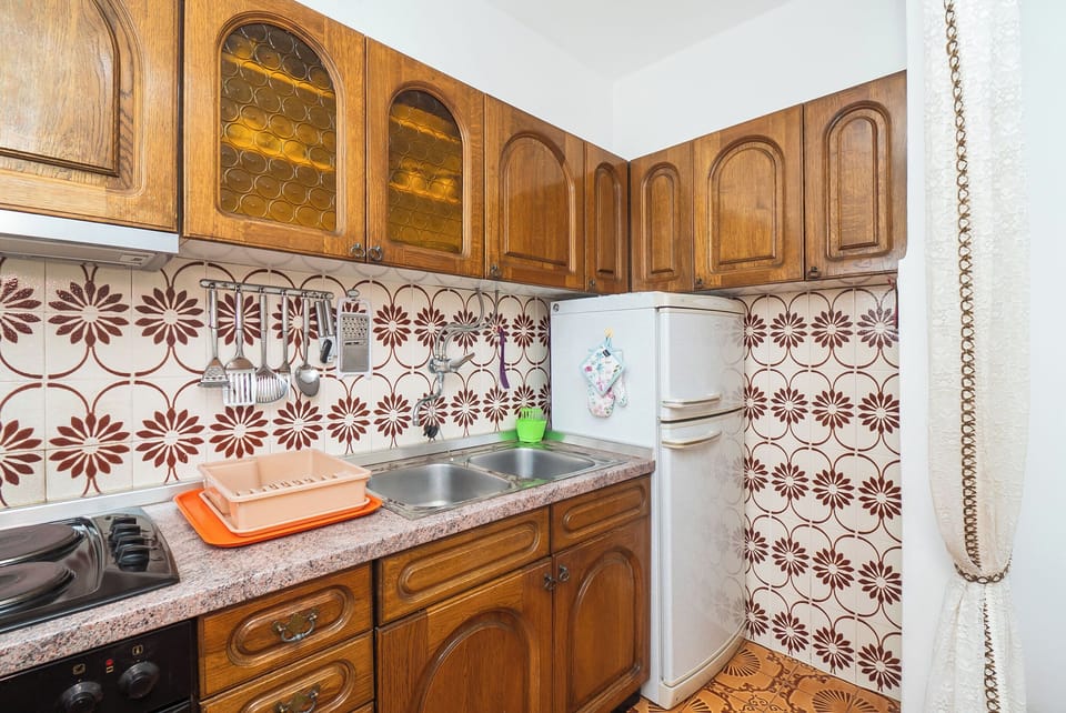 Apartment (A1) | Private kitchen | Fridge, oven, stovetop, espresso maker