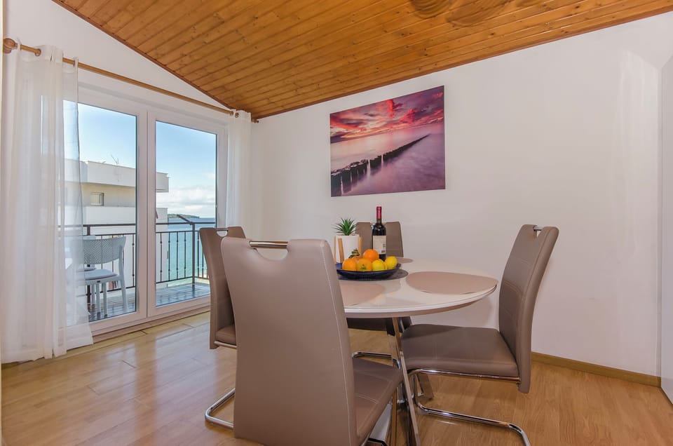 Apartment (A1) | Living room | TV