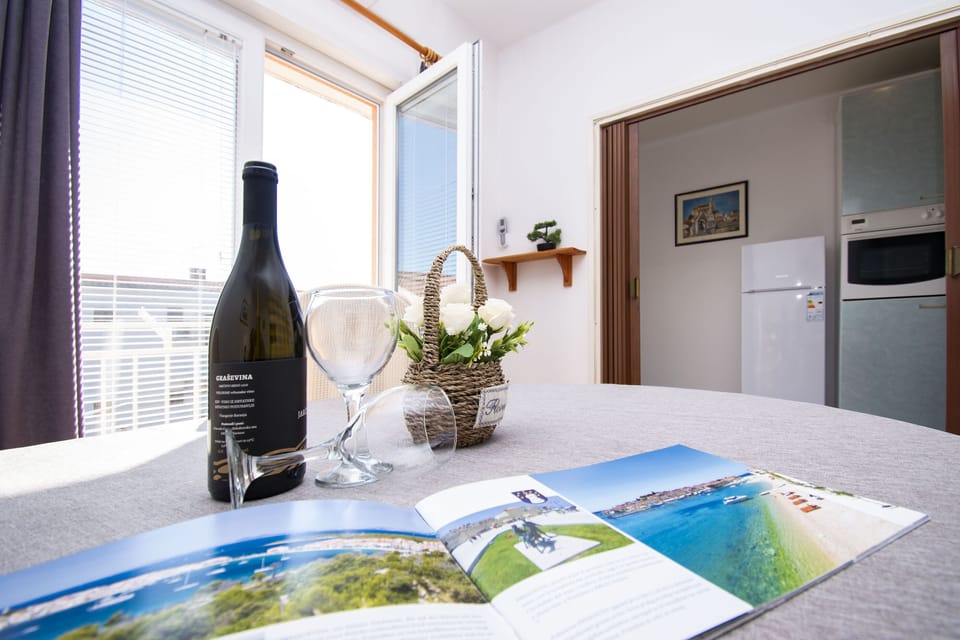 Apartment (A1) | Dining