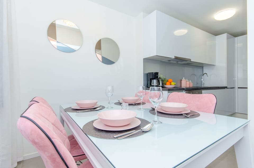 Apartment (A1) | Private kitchen | Fridge, microwave, oven, stovetop