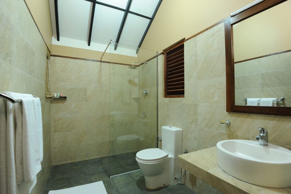Deluxe Room, Non Smoking, Ocean View | Bathroom | Shower, rainfall showerhead, bathrobes, slippers