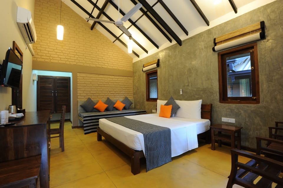 Deluxe Room, Non Smoking, Ocean View | Premium bedding, minibar, in-room safe, soundproofing