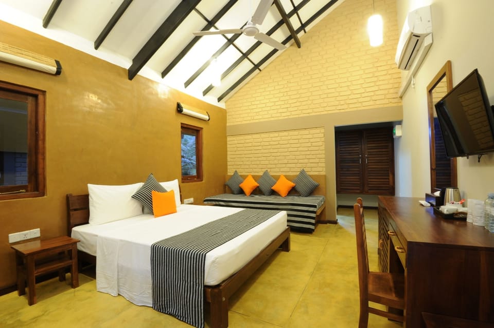 Deluxe Room, Non Smoking, Ocean View | Premium bedding, minibar, in-room safe, soundproofing