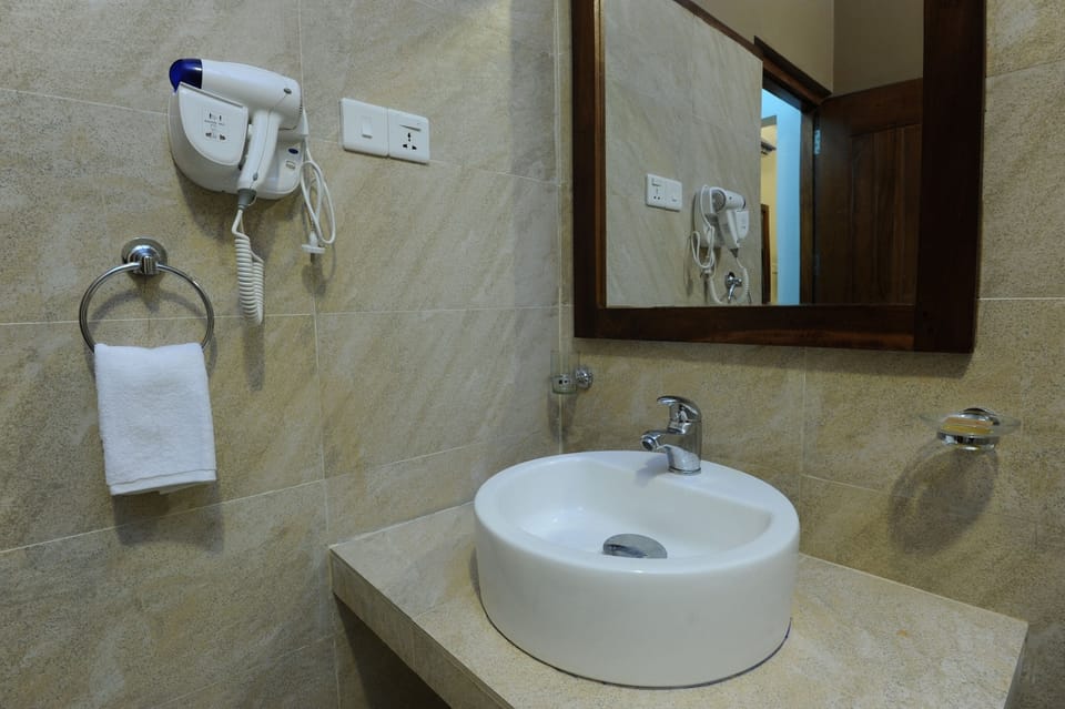 Deluxe Room, Non Smoking, Ocean View | Bathroom | Shower, rainfall showerhead, bathrobes, slippers