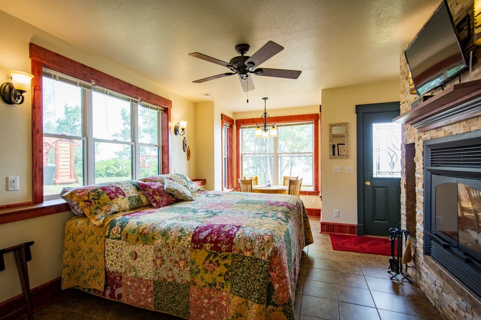 Looking from the Kitchen
Although small and cozy, Inn Suite #6 is filled with windows to bring the sunlight in to make it bright and airy. Those windows let the sights, smells, and sounds of Lake Superior come in as well.