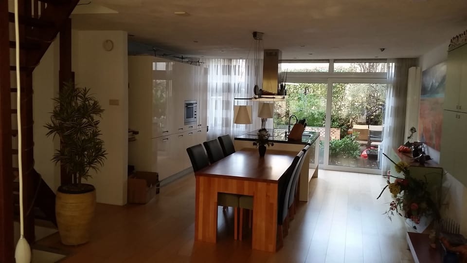 Apartment | Living area | Flat-screen TV, Netflix, streaming services