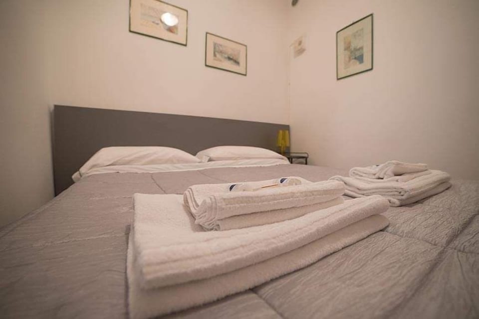 Double Room | Desk, rollaway beds