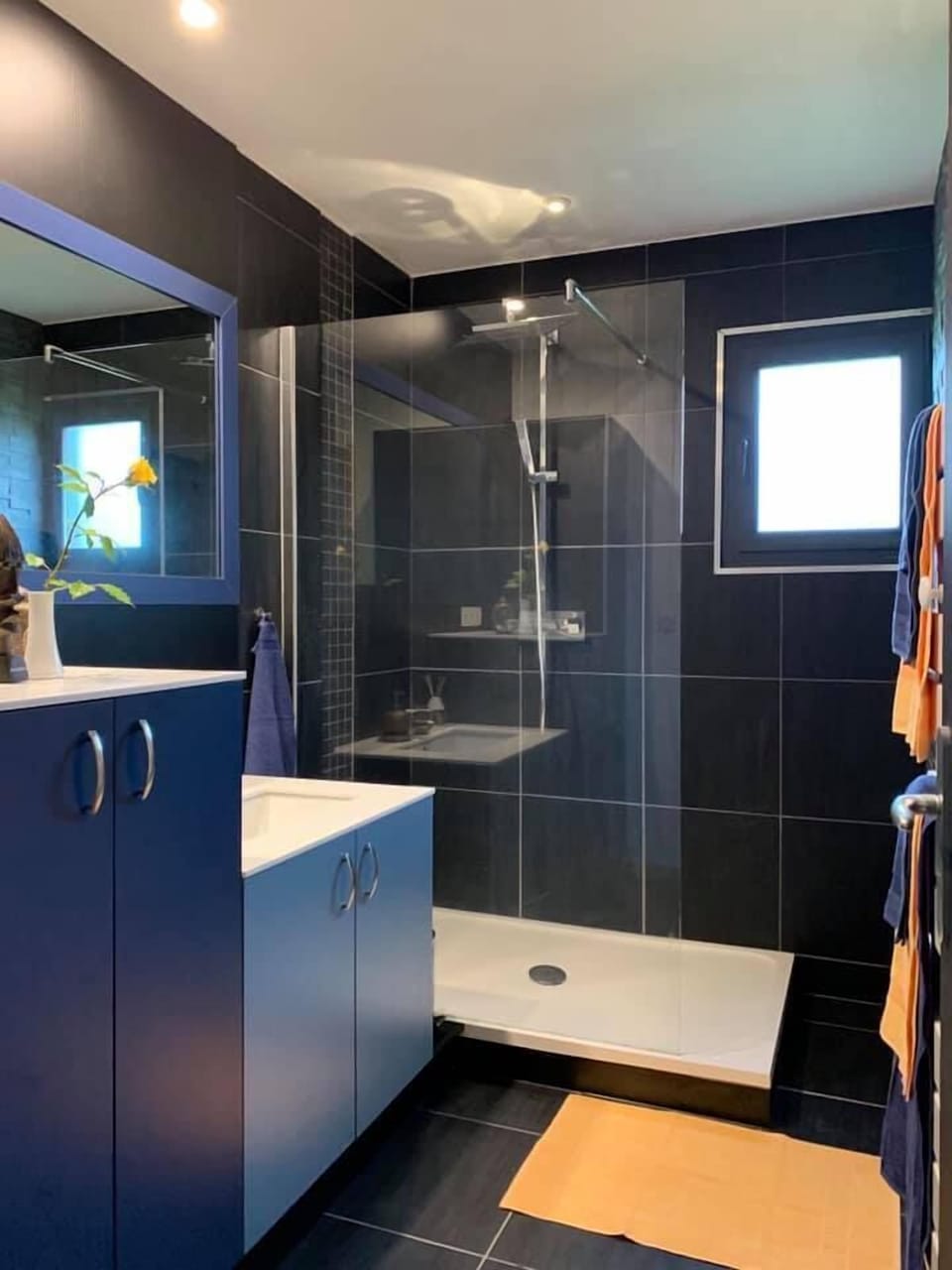 Superior Suite, Pool View | Bathroom | Shower, hydromassage showerhead, free toiletries, hair dryer