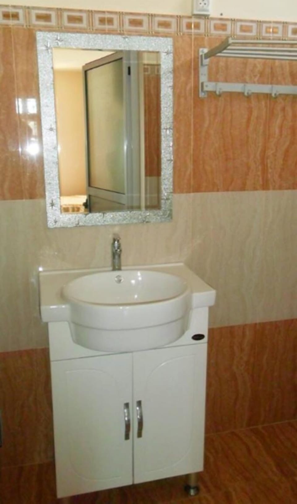 Bathroom sink
