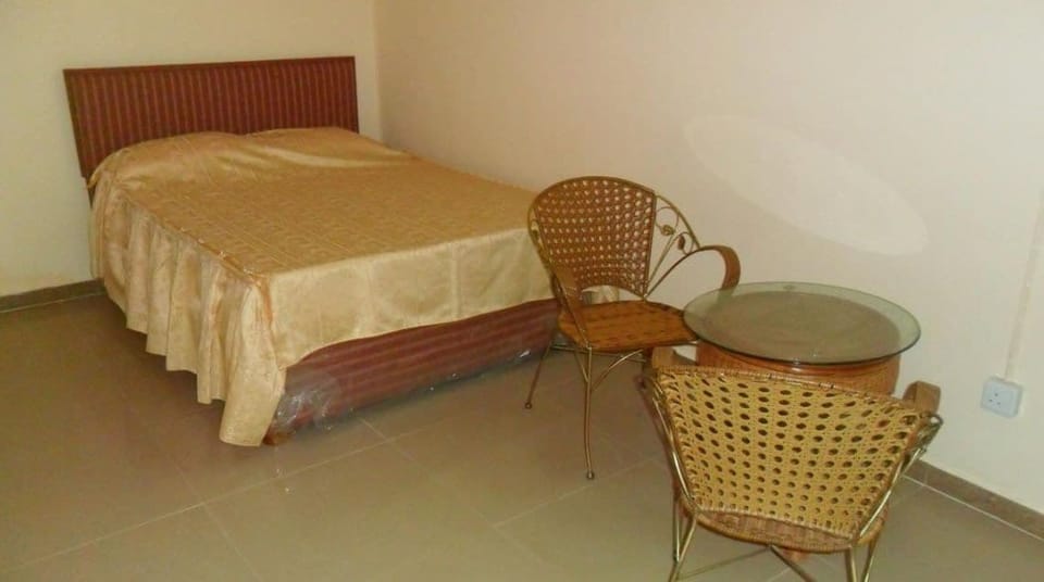 Double Room | In-room safe, desk, rollaway beds (surcharge), WiFi (free)