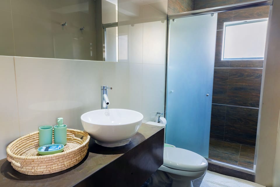 Superior Triple Room | Bathroom | Shower, rainfall showerhead