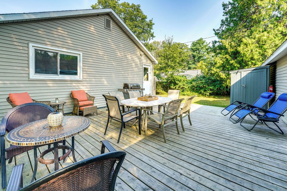Deck | Gas Grill | Outdoor Dining