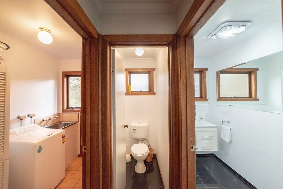 Laundry facilities and separate toilet: Convenience meets practicality for a seamless stay.