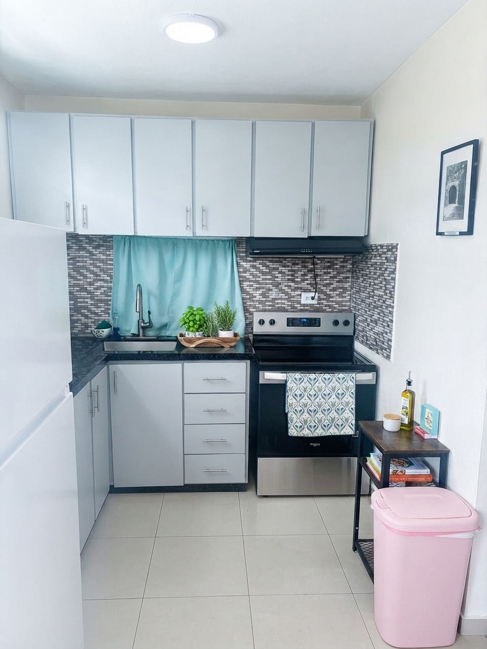 Kitchen with brand new range