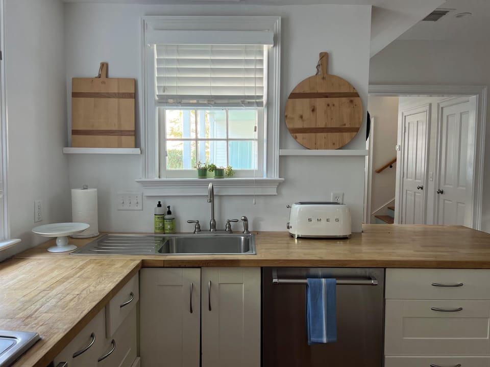 Coffee Maker, Smeg toaster and Microwave 