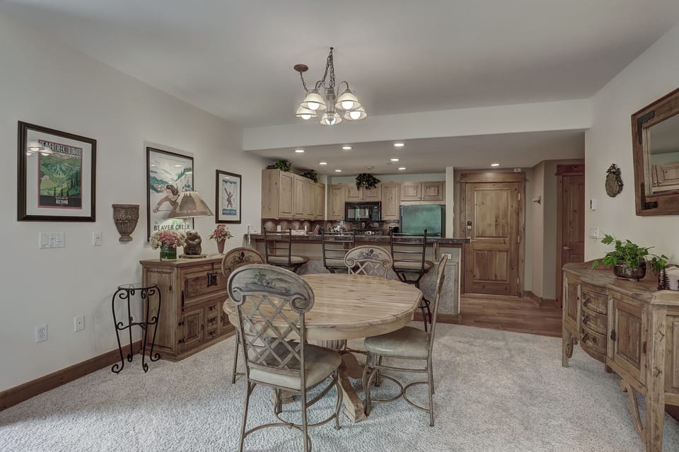 Condo, 2 Bedrooms | Dining
