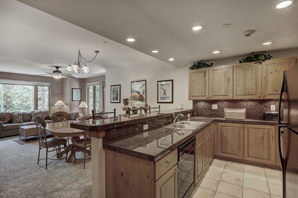 Condo, 2 Bedrooms | Private kitchen | Oven, coffee/tea maker, toaster