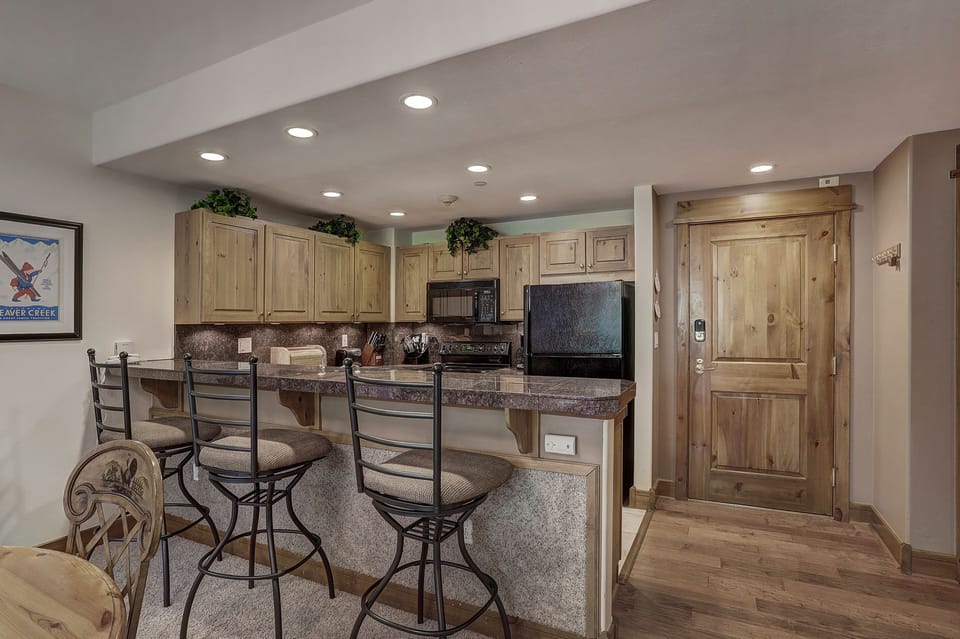 Condo, 2 Bedrooms | Private kitchen | Oven, coffee/tea maker, toaster