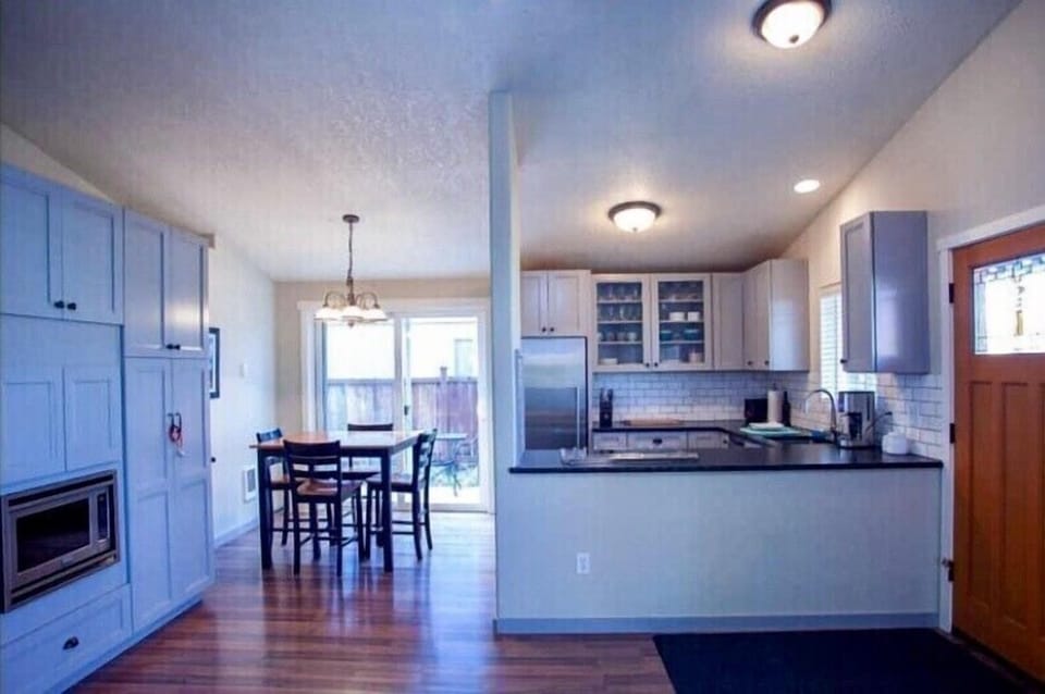 Kitchen, dining area