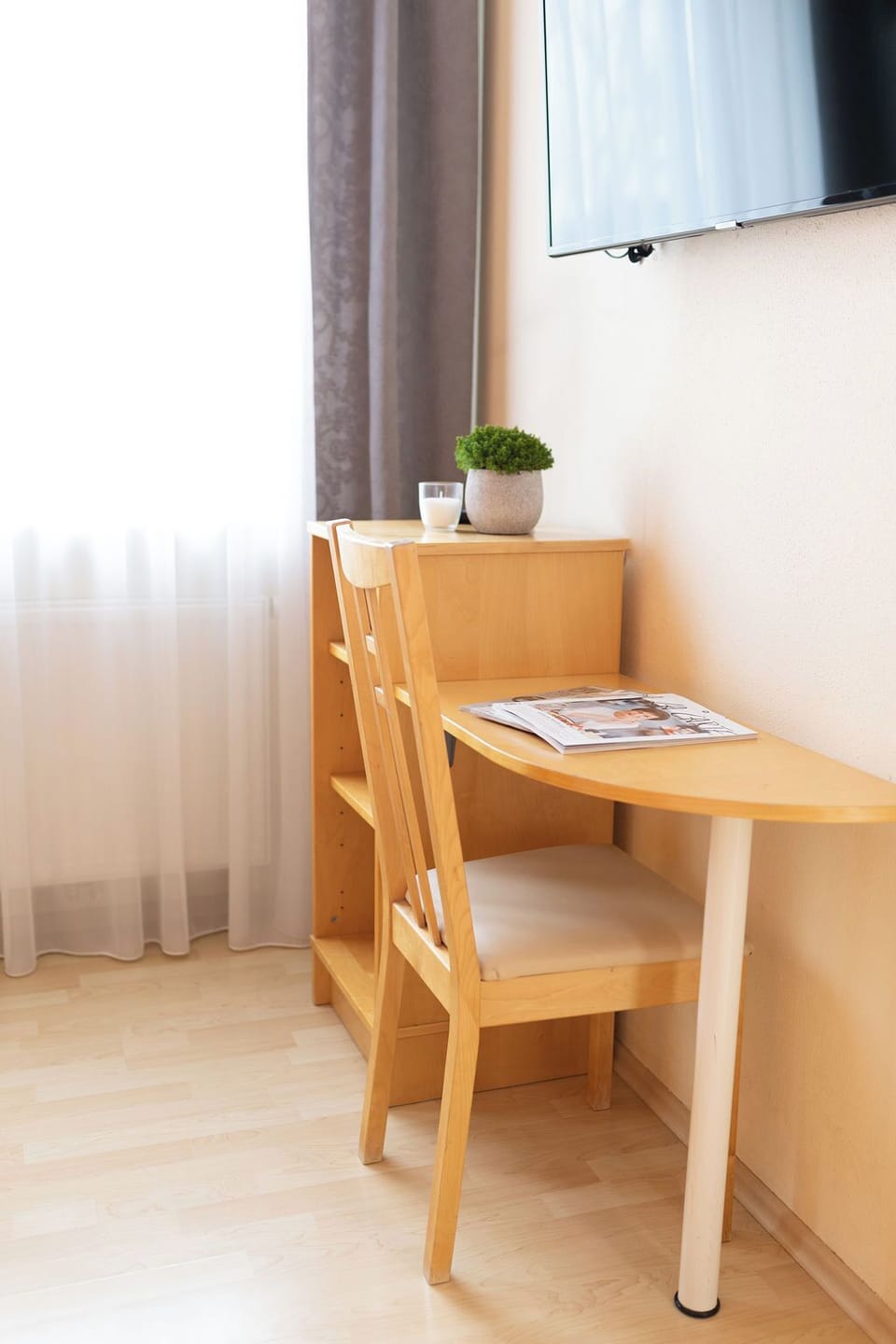 Single Room | Hypo-allergenic bedding, blackout drapes, iron/ironing board, free WiFi