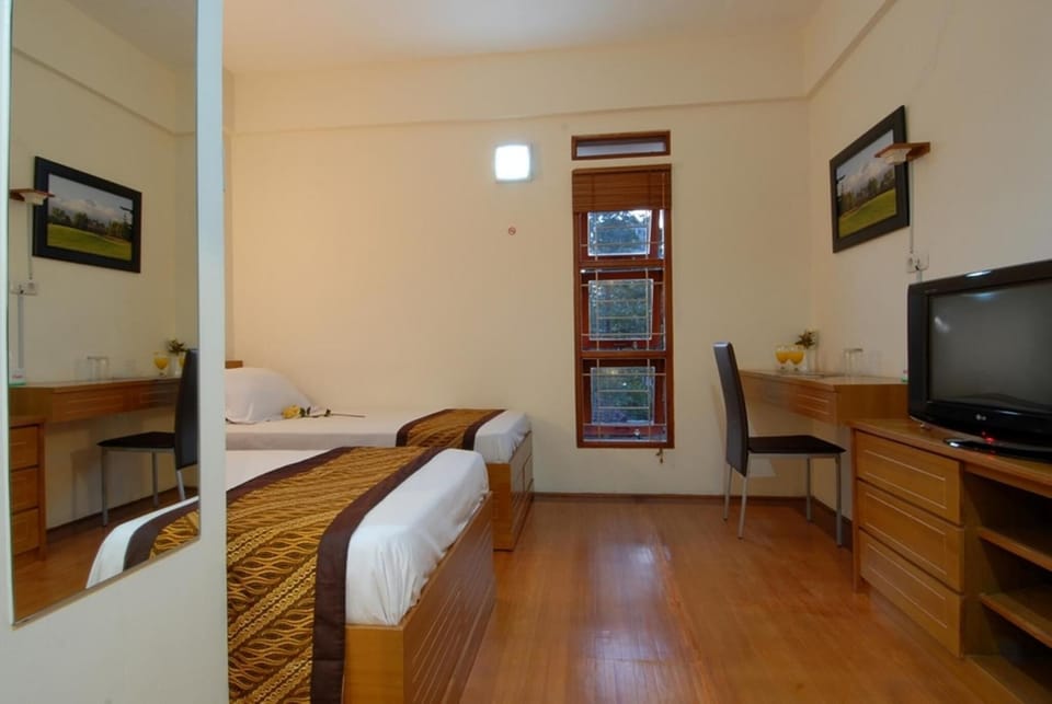 Deluxe Twin Room | In-room safe, desk, free WiFi, bed sheets