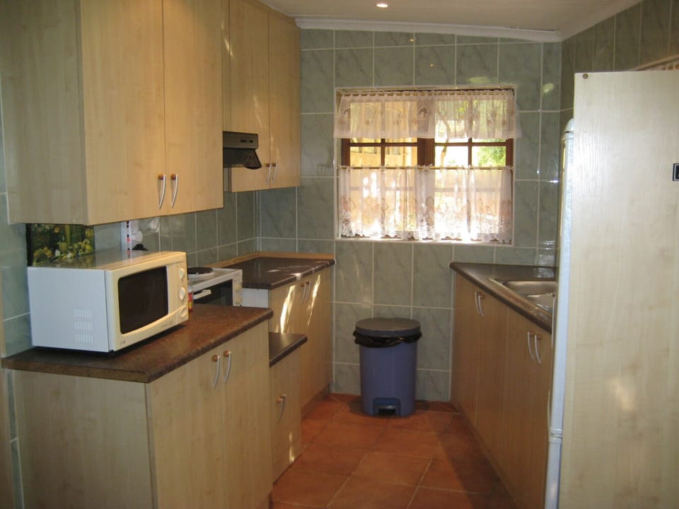 Room (Haven) | Private kitchen | Fridge, microwave, electric kettle, cookware/dishes/utensils