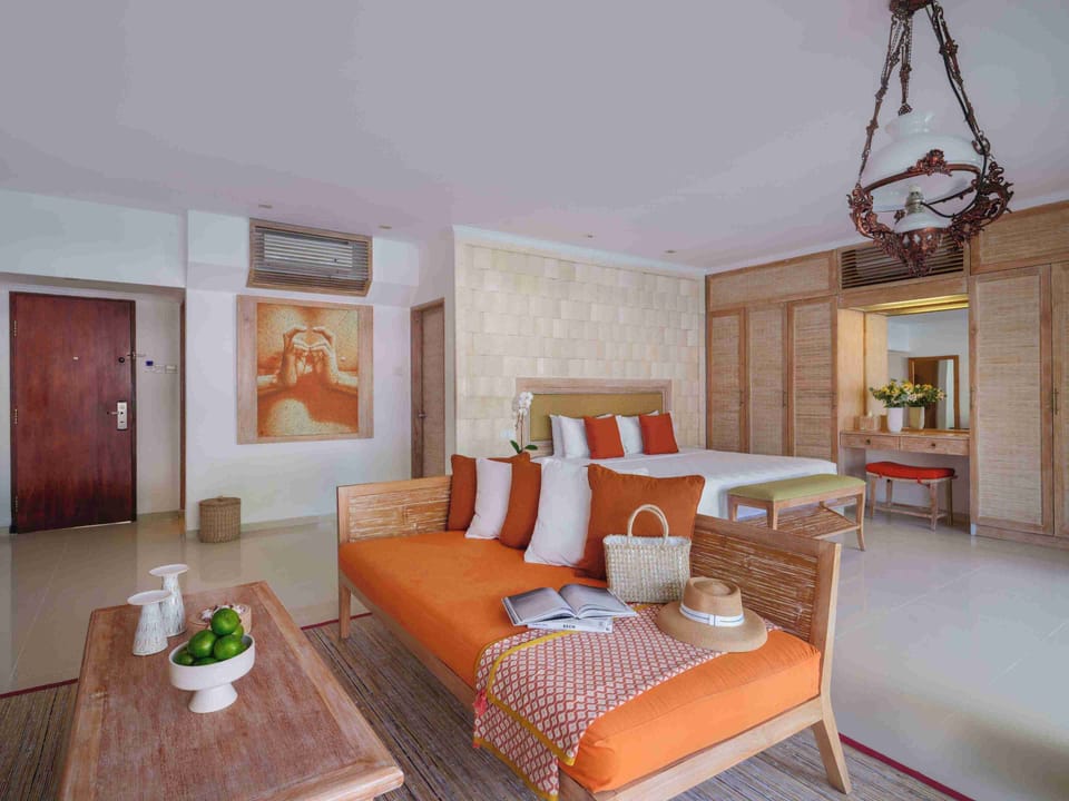 Junior Suite | In-room safe, individually decorated, individually furnished, desk
