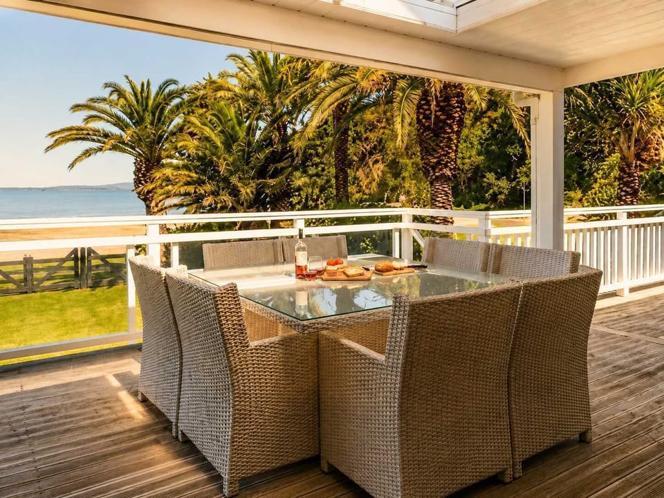Balcony looking over the ocean