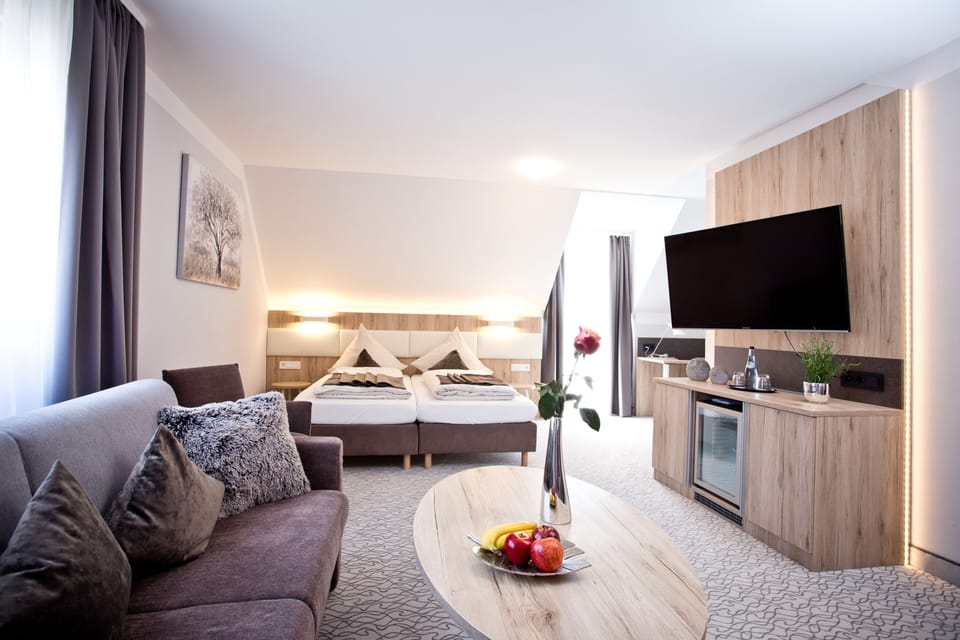 Double Room | Desk, cribs (surcharge), WiFi (free), bed sheets