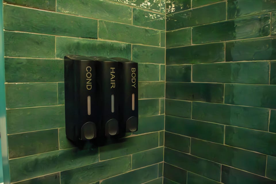 Junior Room, 1 King Bed | Bathroom | Hair dryer, bidet, towels, soap