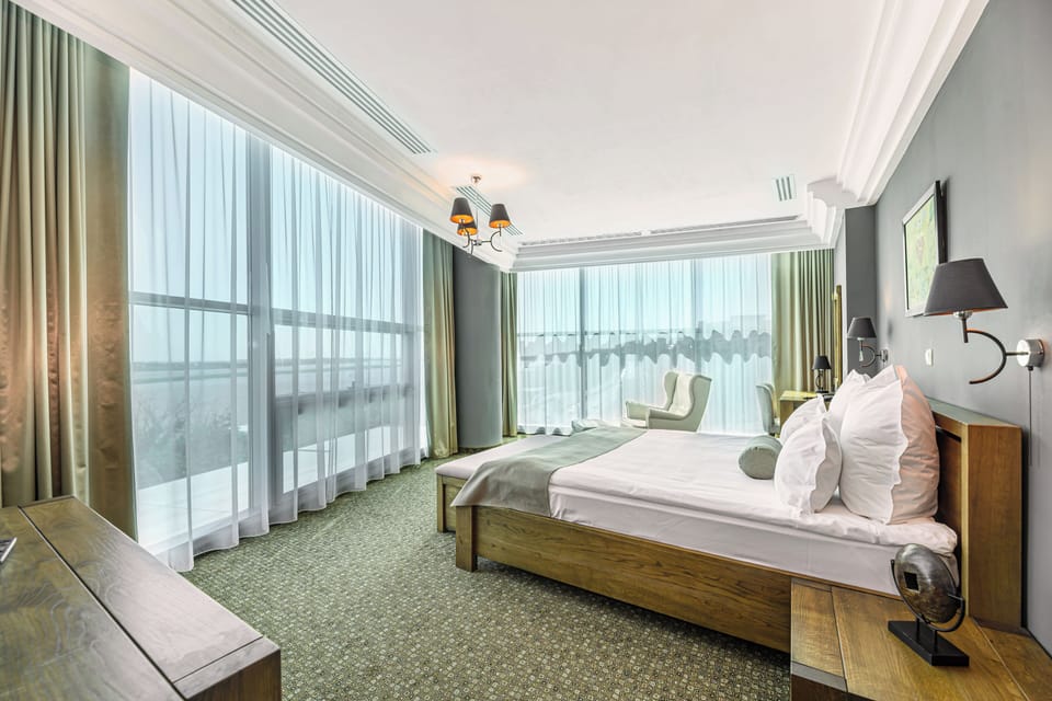 Panoramic Apartment | Minibar, desk, laptop workspace, soundproofing