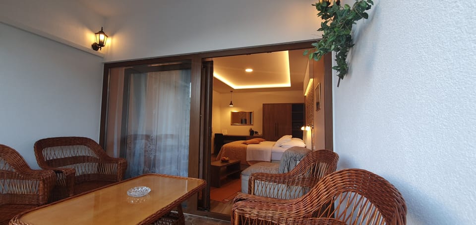 Deluxe Double Room, Balcony | Hypo-allergenic bedding, memory foam beds, individually decorated