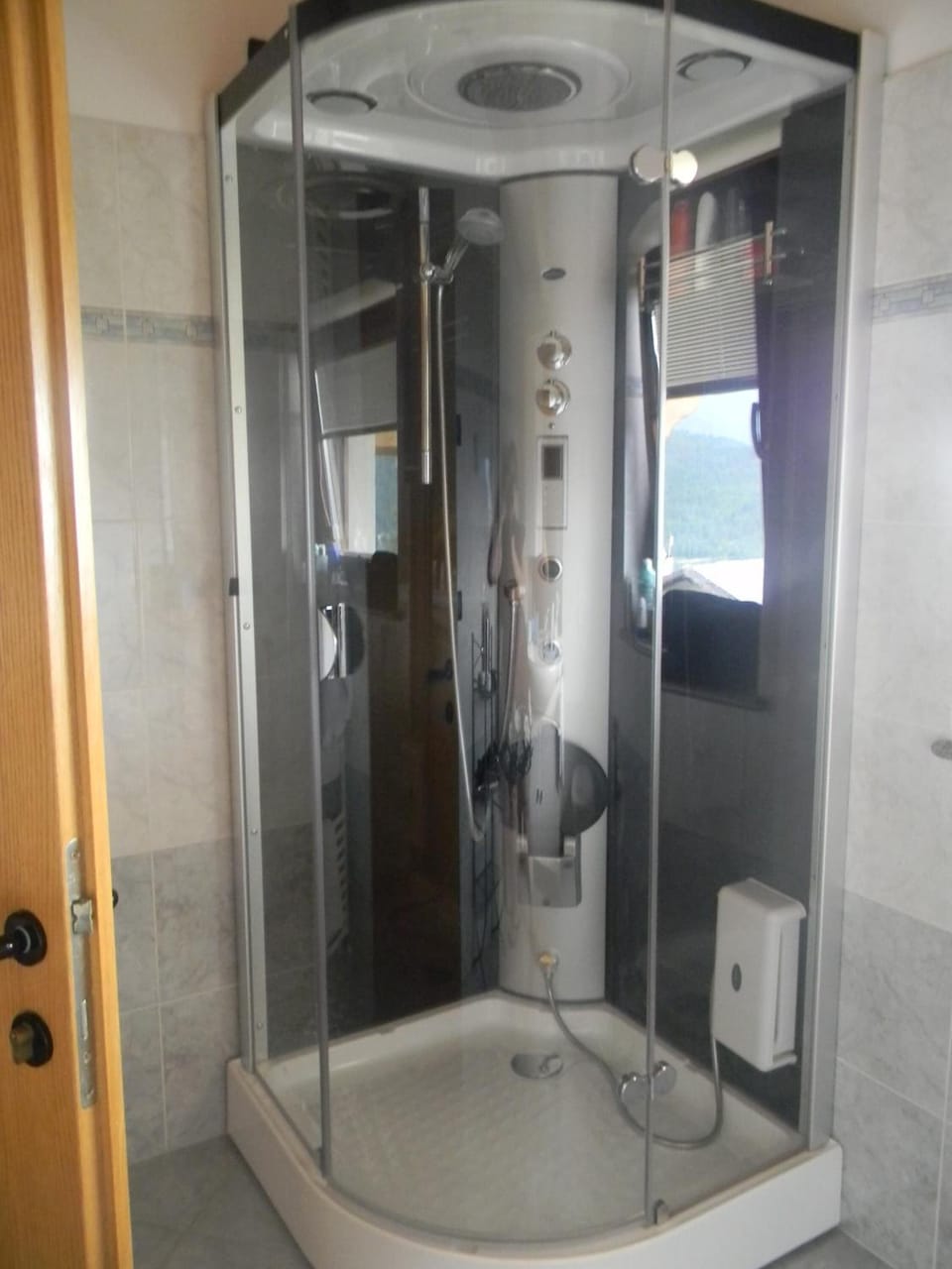 Jetted tub, bidet, towels, soap