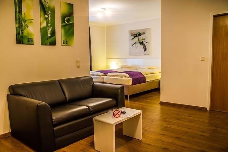 Deluxe Double Room | Desk, free WiFi, bed sheets