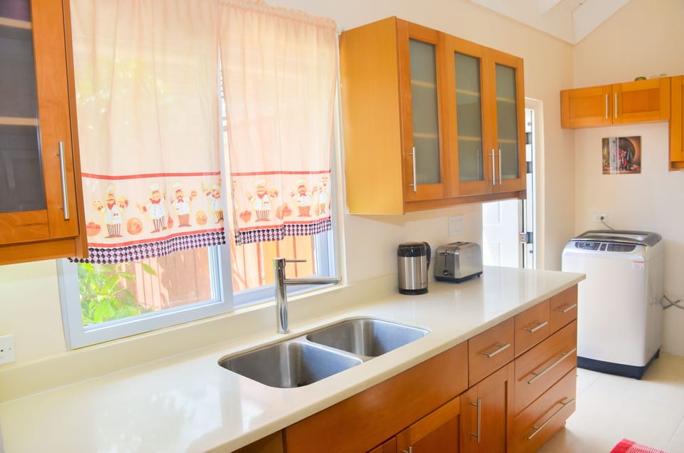 Luxury Villa | Private kitchen | Fridge, microwave, oven, stovetop
