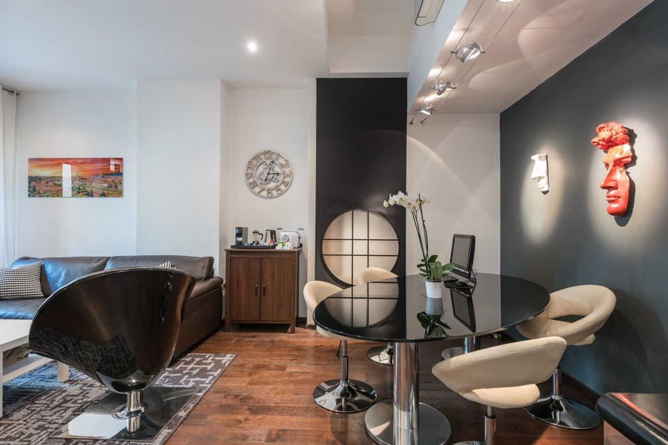 Apartment, 1 Bedroom | Living room | Flat-screen TV, stereo