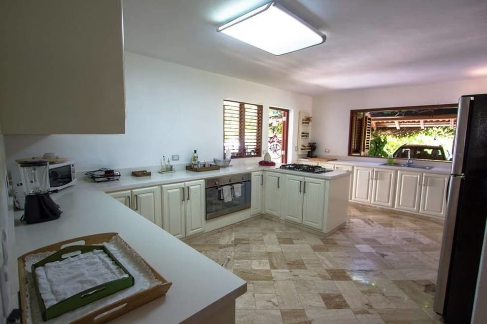 Villa, 5 Bedrooms (4.5 Bathrooms) | Private kitchen | Full-size fridge, microwave, oven, stovetop