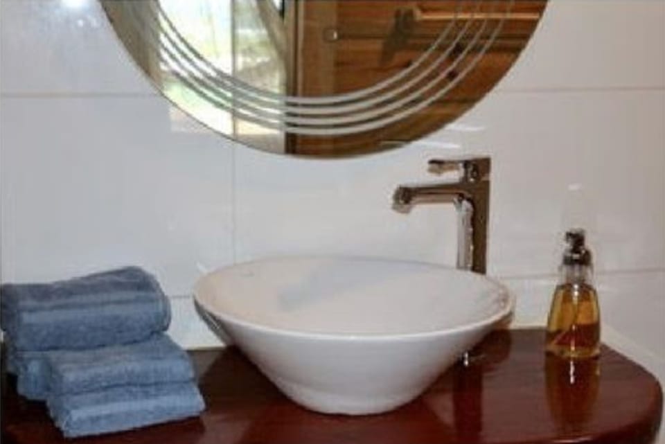Deluxe Room, Sea View | Bathroom | Shower, designer toiletries, soap, toilet paper