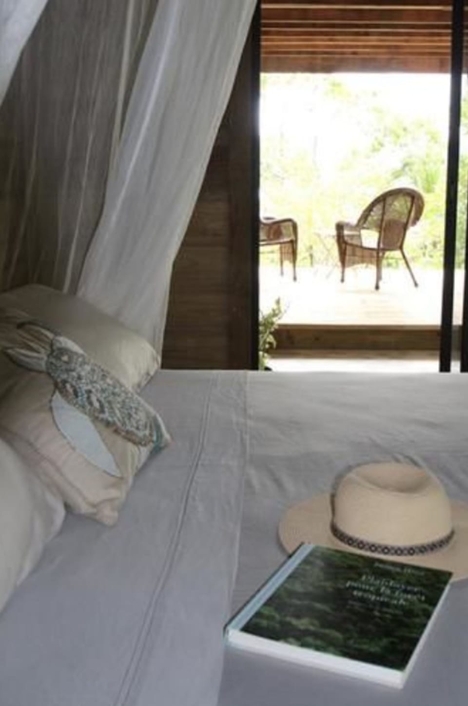 Deluxe Room, Sea View | Individually decorated, individually furnished, blackout drapes