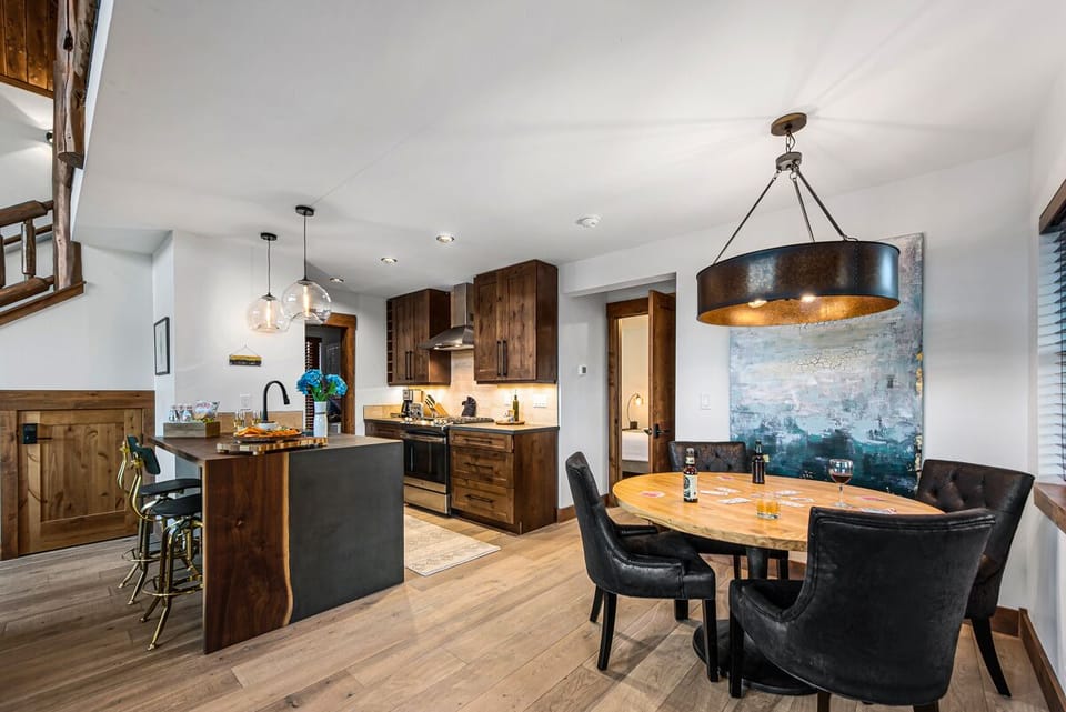 Kitchen with dining table