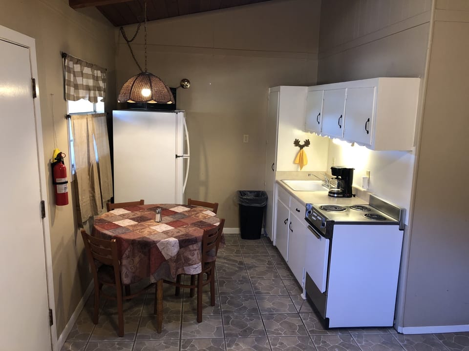 Deluxe Cabin, 2 Bedrooms | Private kitchen | Fridge, microwave, oven, stovetop