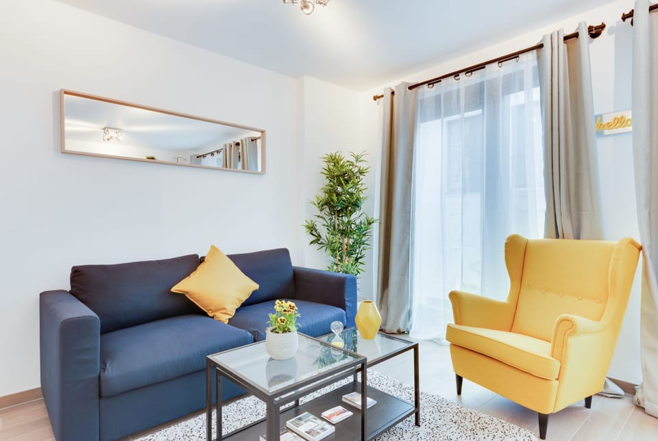 Deluxe Apartment | Living room | Flat-screen TV