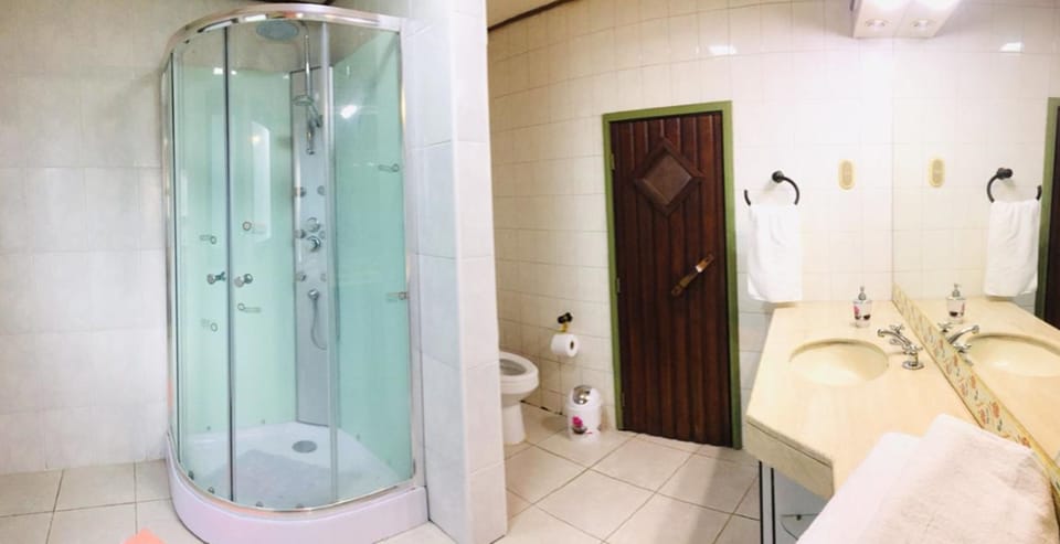 Superior Triple Room, Multiple Beds | Free WiFi, bed sheets