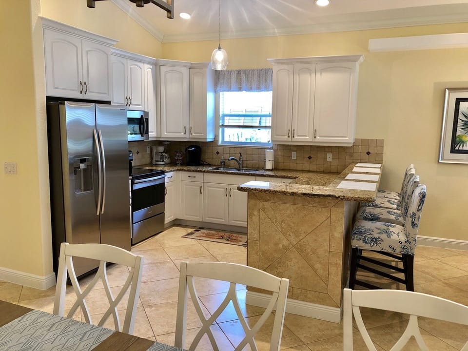 Fully equipped kitchen. Large Samsung refrigerator and all stainless appliances